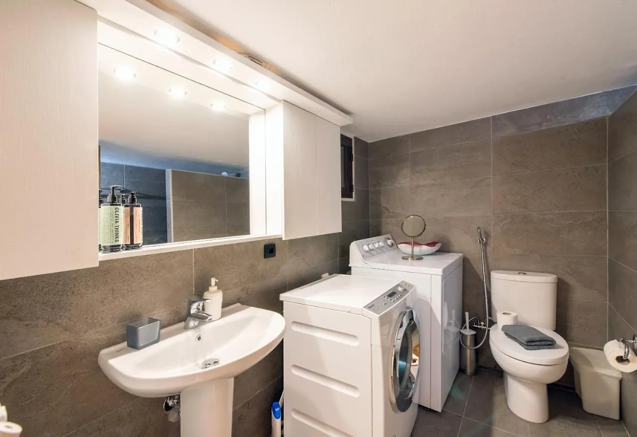 City Moon Seafront 3-Bedroom Apt By Halu! Soluň 0*,
